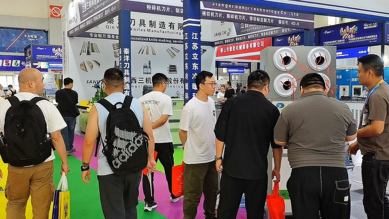 户外大型广告牌喷绘褪色之谜：揭秘褪色速度与防护之道